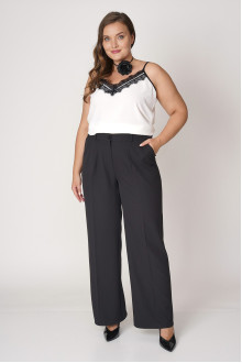 Elegantul pantalon negru maxi liber