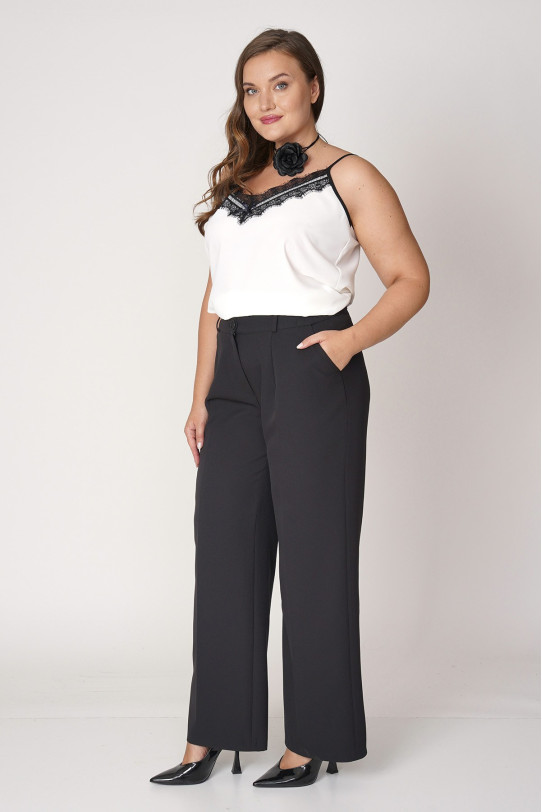 Elegantul pantalon negru maxi liber