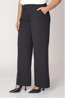 Elegantul pantalon negru maxi liber