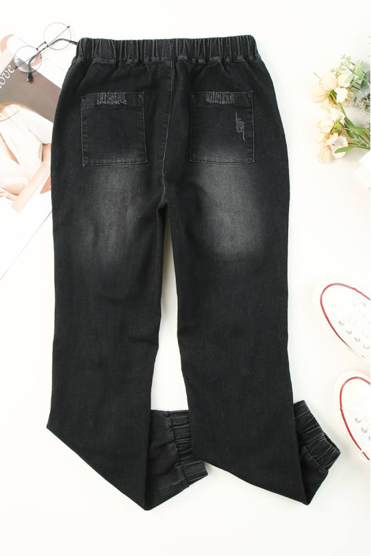 Modern black maxi jeans with elastic waistband and cuffs