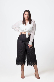 Pantaloni maxi negri 7/8 cu dantelă